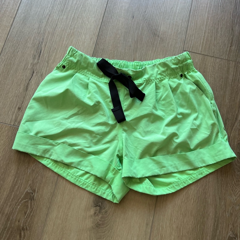 Lululemon walk shorts size 6